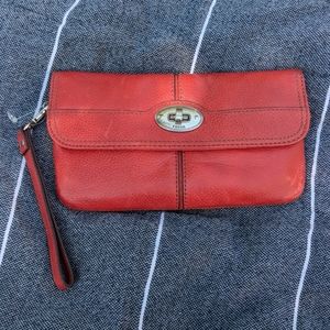 BNWT Fossil Maddox Clutch